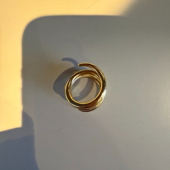 SOKO Amali Open Gold Twisted Ring - Picture 7 of 7